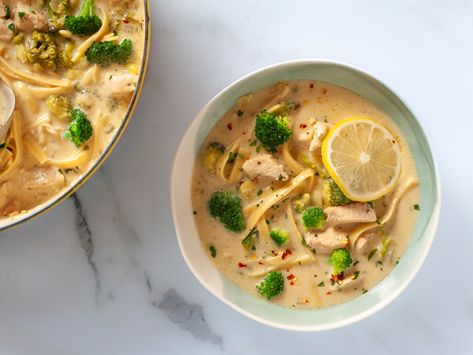 Comforting and easy, this pasta dish sees chicken soup meet fettucine Alfredo with delicious results. Chicken Fettuccine Soup, Creamy Chicken Fettuccine, Food Network Recipes Pioneer Woman, Ree Drummond Recipes, Chicken Fettuccine Alfredo, Yummy Pasta, Chicken Fettuccine, Food Bar, Pioneer Woman Recipes