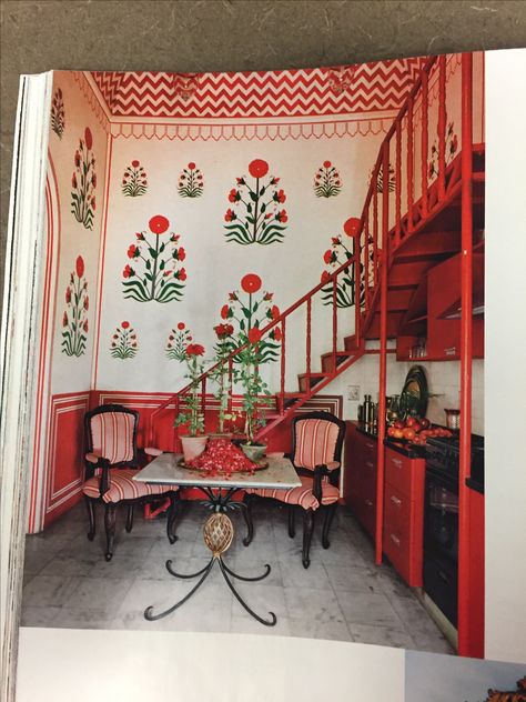 Darren Jett Interior Design, Jaipur Interior Design, Spring Pottery, Painting Rooms, Indian Apartment, Indian Interiors, Deco Rose, Painted Walls, Hotel Apartment