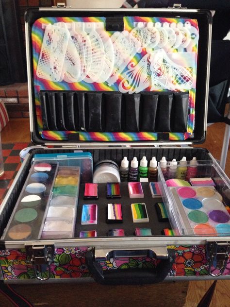 My 'Kit' #facepainting #facepainterprobs Diy Face Paint, Face Paint Set, Face Painting Tips, Christmas Face Painting, Face Painting Tutorials, Face Paint Kit, Face Painting Easy, Kids Face Paint, Halloween Makeup Tutorial