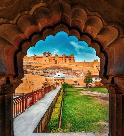 Jaipur Monuments, Pakistani Architecture, Amer Fort Jaipur, Amber Fort Jaipur, Ancient Persian Architecture, 10 Amazing Facts, Jaipur Travel, Amber Fort, Amer Fort