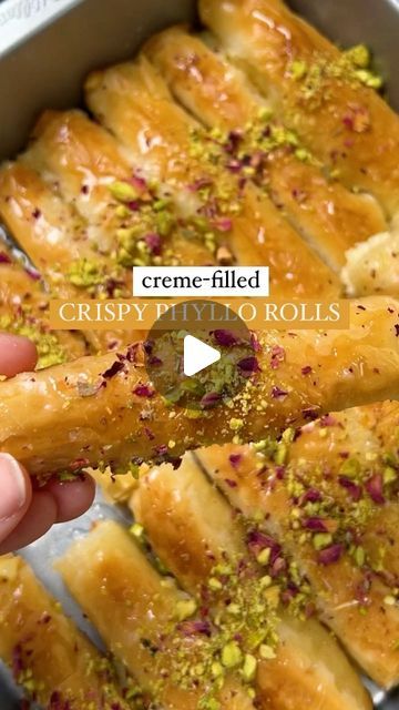 Moribyan Recipes, Znoud El Sit, Syrian Dishes, Lebanese Desserts Recipes, Ramadan Recipe, Arab Food, Lebanese Desserts, Syrian Food, Custard Desserts