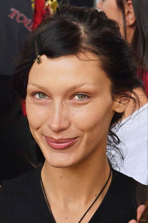 Bella Hadid Pictures, Isabella Hadid, Bella Gigi Hadid, Hadid Sisters, Bella Hadid Outfits, Bella Hadid Style, The Vivienne, Shot Hair Styles, Hadid Style