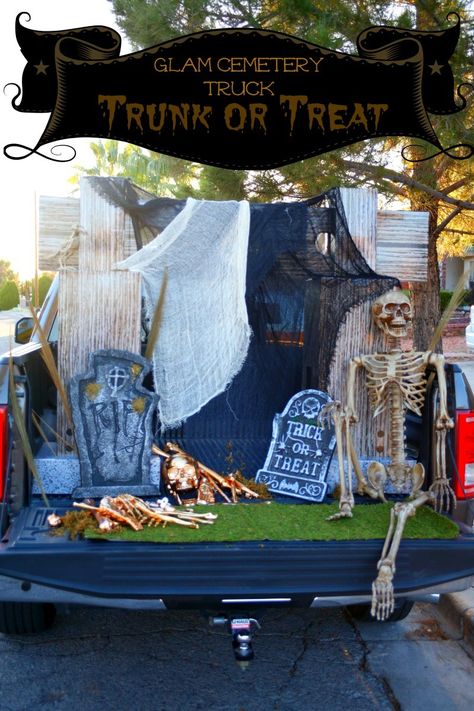 Truck Trunk Or Treat, Trunk Or Treat Truck, Halloween Car Decorations, Trunk Or Treat Ideas, Treat Ideas, Easy Entertaining, Halloween Party Favors, Halloween Crafts For Kids, Trunk Or Treat