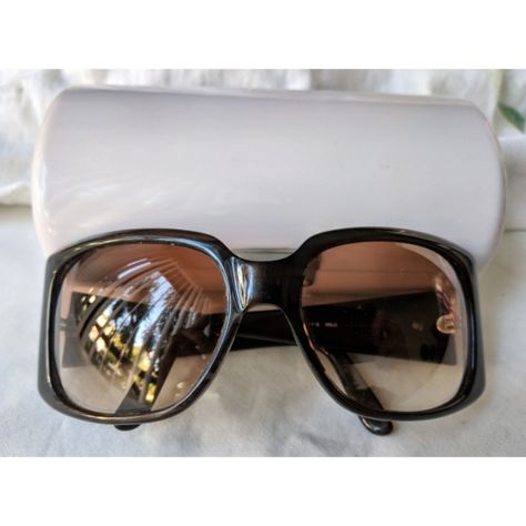 Discontinued Style. 59-17-125. Beautiful Amber Gradient Lenses In An Oversized Vintage Dark Brown Striped/Tortise Shell Acetate Frame W/Gold Toned Hardware. Includes White Snap Case In Impeccable Condition. Text Wearing From Inner Arms, Jane/S Onlu Style. Very Clean, See Pics For Wear, Very Minor Scuff On Lense - So Light It Was Hard To Capture In Photos - Almost Like New Condition. These Have Mostly Just Been Stored In The Box For Years And Hardly Worn. No Cleaning Cloth Included.