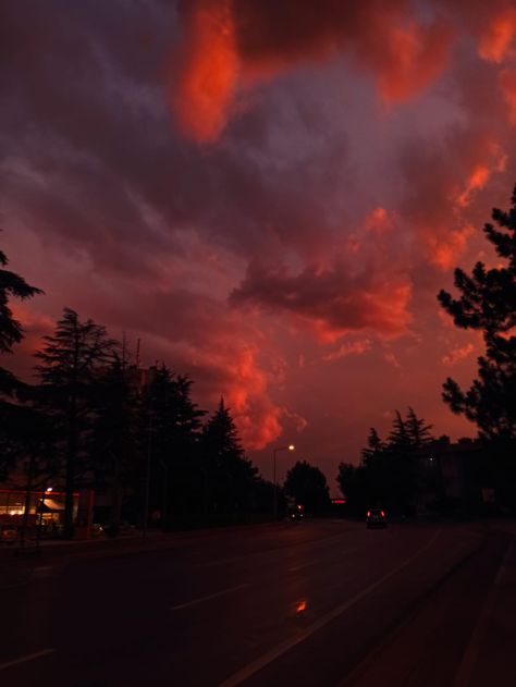 Cloudcore Aesthetic, Dark Sunset, Beach Sunset Photography, Pretty Cottage, Amazing Nature Photography, Evening Sky, Pretty Sky, Sky Aesthetic, Sky Photography