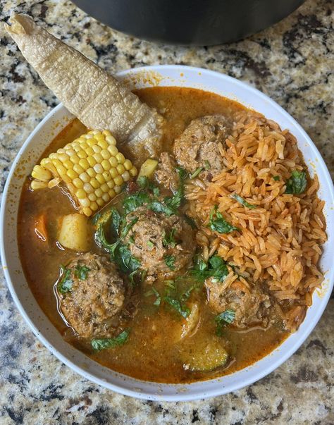 Albondigas (Mexican Meatballs) Alfredo Garcia, Mexican Meatballs, Authentic Mexican Recipes, Diner Recept, Hispanic Food, Health Dinner, Mexican Food Recipes Easy, Health Dinner Recipes, Beef Recipes Easy