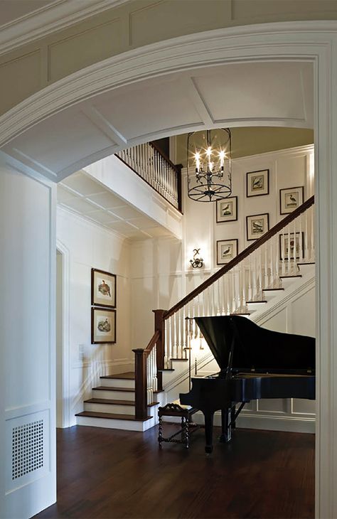 A Southern Colonial-Style Marsh-Front Home on Kiawah Island, South Carolina – JLJ Back To Classic/JLJBackToClassic.com Colonial House Interior, Southern Colonial, Southern Home Interior, Colonial Interior, Colonial Style Homes, Stair Case, Foyer Decorating, Deco Luminaire, Southern Homes