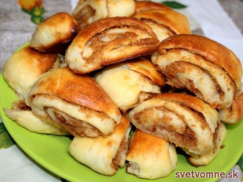 Oškvarkové slimáčiky, recept Breads & Buns, Home Baking, Pretzel Bites, Hamburger Bun, Baked Potato, Biscuits, Dough, Pastry, The Globe