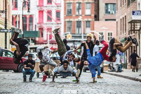 WAFFLE NYC Street Dance Photography, Hip Hop Dance Moves, Cultura Hip Hop, Dance Crew, New York Subway, Dancing Aesthetic, People Dancing, Nyc Subway, Dance Photos