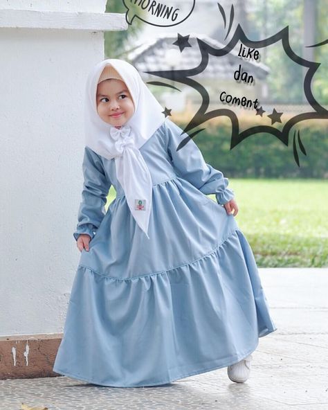 30 Desain Baju Gamis Anak Perempuan- Seorang desainer pasti mempunyai skill untuk membikin desain baju. Dalam pembuatan desain pakaian seorang desainer lazimnya mendapatkan ide dan referensi dari bermacam hal. Beragam inspirasi kreatif itu malah disalurkan ke dalam baju yang akan mereka rancang sampai lahirlah suatu karya yang mengundang ketakjuban.Menjadi desainer memang adalah profesi yang menarik apalagi perkembangan fashion terus-menerus berkembang. Perkembangan fashion yang pesat malah memb Muslim Kids Fashion, Modest Fashion Muslim, Model Gamis, African Dresses For Kids, Kids Dress Wear, Muslim Fashion Hijab Outfits, Muslimah Dress, Baby Dress Design, Baby Dress Patterns