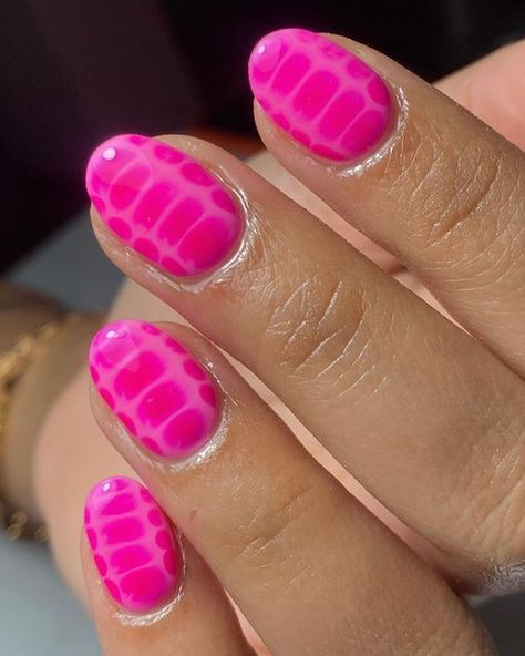 Short Nails Cool Design, Cool Pink Nail Designs, Pink Gel Mani, Nail Designs Not French Tip, Nail Inspo With Design, Cute Nails Square Short, Nail Designs Pink Short, Popular Nail Designs 2024, Short Acrylic Nails With Design