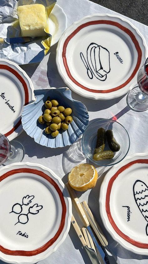 Tablewear Aesthetic, Food Plate Aesthetic, Dinnerware Aesthetic, Aesthetic Plates, Ceramic Ideas Pottery, Plates Aesthetic, Dinner By The Sea, Plate Designs, Sea Design