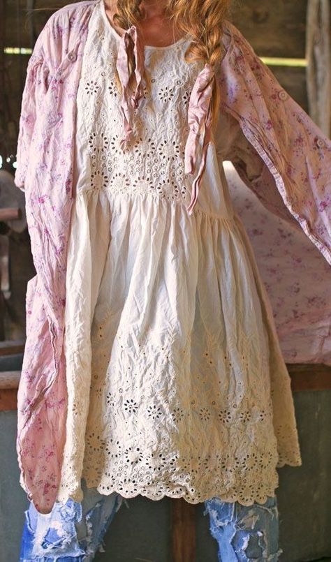 Magnolia Pearl Style, Magnolia Pearl Clothing, Shabby Chic Clothes, Mode Hippie, Robes Vintage, Altered Couture, Mode Boho, Romantic Outfit, Grunge Look