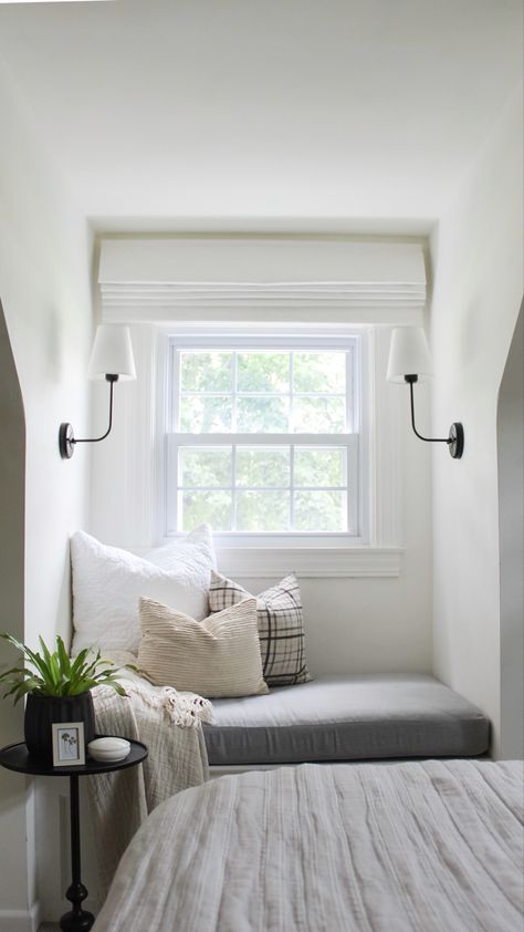 Window Seat Bedroom, Small Window Seat, Alcove Seating, Window Seat Nook, Bedroom Window Seat, Cozy Window, Built In Window Seat, Cozy Window Seat, Window Seat Design