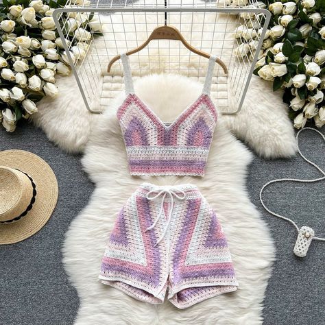 Boho Summer Outfit, Crochet Two Piece, Crochet Outfit, Holiday Knits, Boho Summer Outfits, Crochet Set, Summer Knitting, Outfits Winter, Purple And White