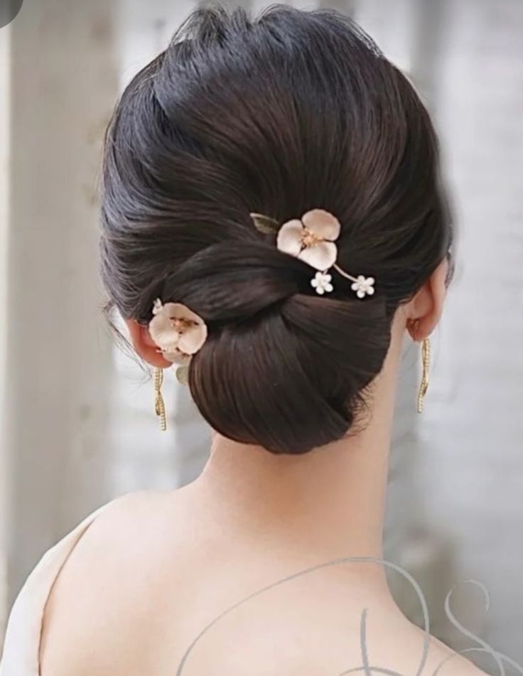 Wedding Hairstyles Japanese, Japanese Wedding Hair, Chinese Wedding Hairstyles, Chinese Updo, Asian Wedding Hairstyles, Chinese Traditional Hairstyles, Straight Up Hairstyles, Modern Chinese Wedding, Asian Bridal Hair