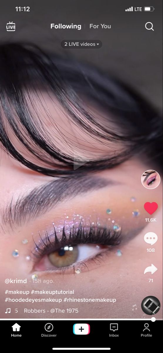 Makeup Ideas Rine Stones, Righnstone Eye Makeup, Silver Makeup Looks For Prom Hooded Eyes, 2023 Festival Makeup, Glitter Hooded Eye Makeup, Hooded Eye Prom Makeup, Night Under The Stars Makeup, Glittery Makeup Looks Prom, Festival Makeup Hooded Eyes