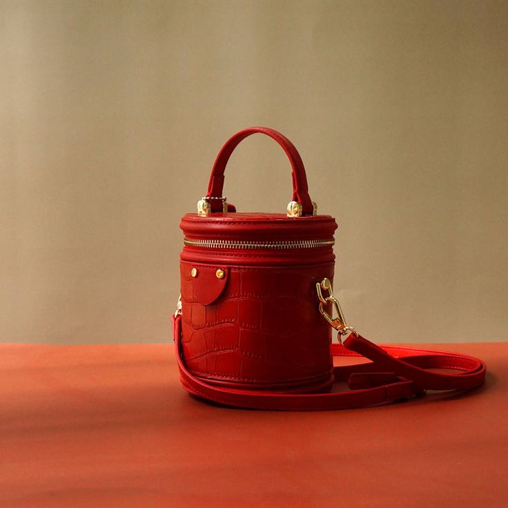 Red is loved by Parisienne. A leather bucket bag that will make you look like an enchanting woman. A relatively small bucket bag is adorable and exudes a slightly noble atmosphere. Put your wallet or smartphone in it to become an elegant and romantic girl. 
 
 
 Size 
 
 Height: 15cm 
 Width: 13cm 
 gusset: 11.5cm 
 Shoulder strap: 115-130cm 
 
 
 Material 
 
 Cowhide Elegant Daily Bucket Bag With Mobile Phone Holder, Elegant Shoulder Phone Bag As Gift, Elegant Red Phone Bag For Travel, Chic Formal Bucket Bag With Mobile Phone Bag, Chic Formal Bucket Bag With Mobile Phone Holder, Elegant Bucket Shape Shoulder Bag As Gift, Elegant Bucket Shape Shoulder Bag For Gift, Elegant Pouch Bucket Bag As Gift, Elegant Pouch-shaped Bucket Bag As Gift