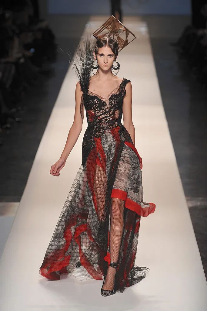 John Paul Gaultier, Jean Paul Gaultier Haute Couture, Paul Gaultier Spring, Hussein Chalayan, High Fashion Couture, Goddess Aesthetic, Collection Couture, Runway Fashion Couture, Julien Macdonald