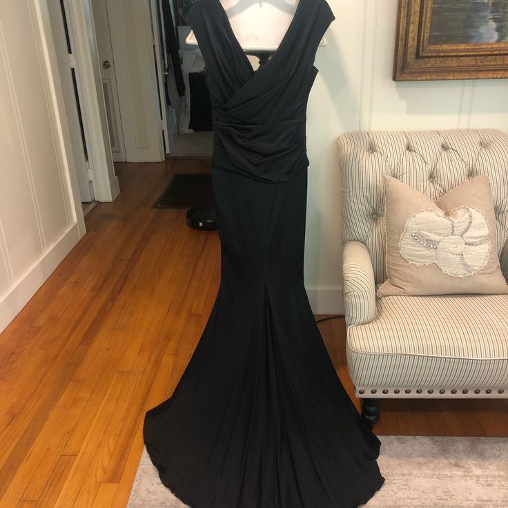 Formal Black Gown Tufted Waist And Off Shoulder Sleeves. Mermaid Style With Short Train That Flows Beautifully. Sleeves Need Pressed By Dry Cleaner Or Tacked By Seamstress Easy Fix. Put Pic Of Sleeves. This Dress Fits A Size 4 Off Shoulder Sleeves, Talbot Runhof, Mermaid Style, Black Gown, Mermaid Fashion, Shoulder Sleeve, Fitted Dress, Off Shoulder, Size 4