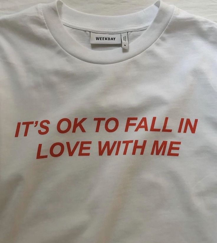 Fall In Love With Me, Silly Shirt, Funky Shirts, Text Tee, Shirt Diy, Aesthetic Shirts, Funny Slogans, Slogan Tee, Pretty Words