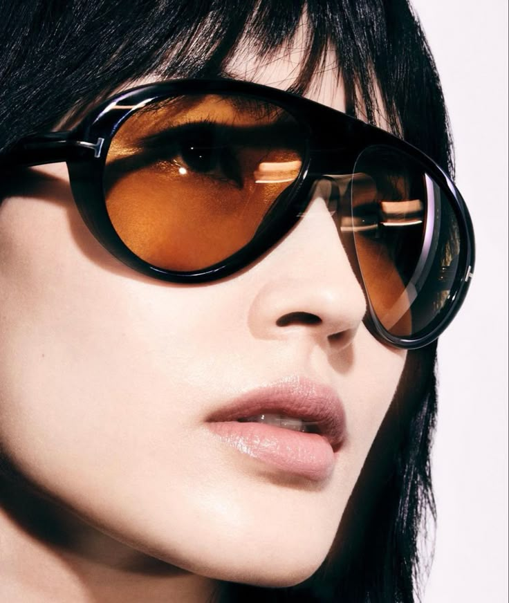 Big Sunglasses Women, Chunky Glasses, Paris Editorial, Chunky Sunglasses, Eyes Game, Glasses Trends, Tom Ford Eyewear, Cool Glasses, Fashion Eye Glasses