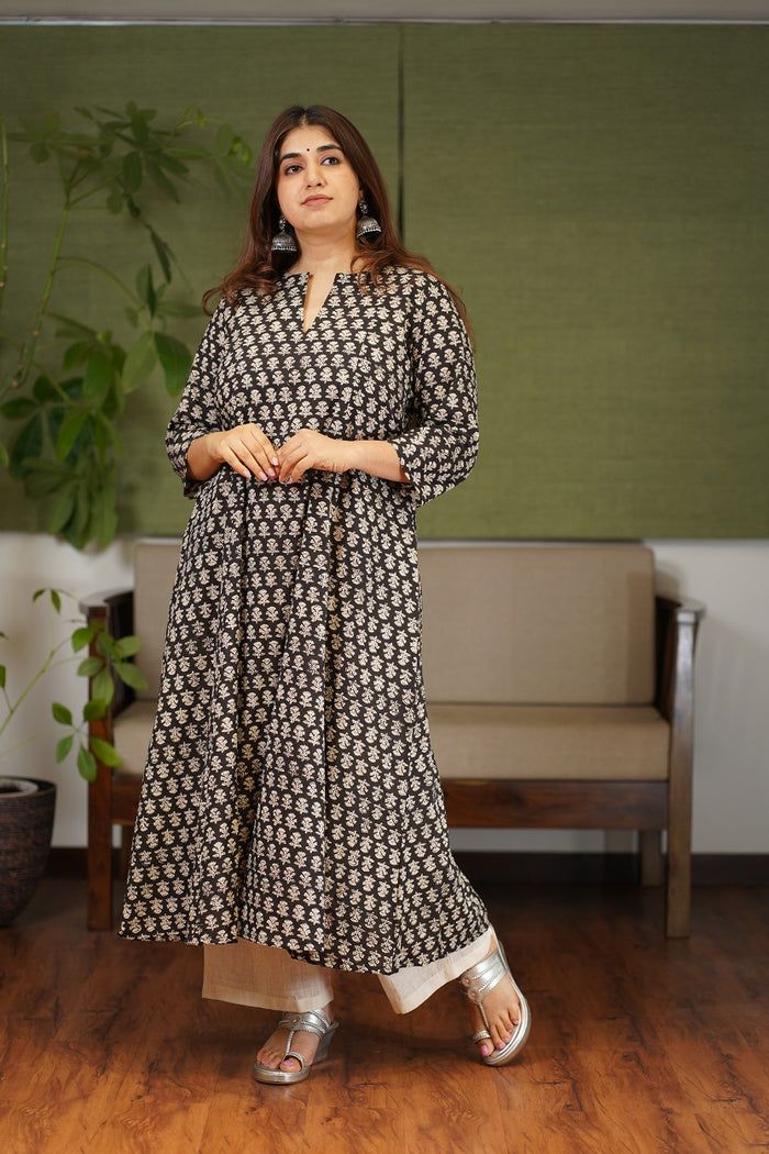 Discover the latest collection of fashionable kurtas for women at The Indian Ethnic CO. Perfect for any occasion, shop now for the perfect addition to your wardrobe. Stylish Kurtis Design, Checks Saree, Kurtas For Women, Cotton Anarkali, Indigo Floral, Block Print Saree, Simple Kurti Designs, Long Dress Design, A Line Kurta