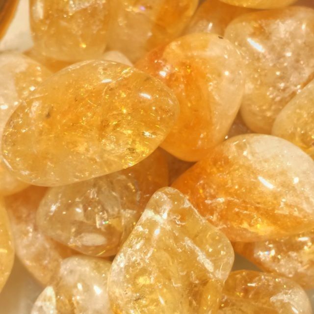 Citrine Properties, Bollywood Images, Crystal Aesthetic, Aries Leo, Orange Aesthetic, Scorpio Sagittarius, Libra Scorpio, Yellow Aesthetic, Citrine Stone