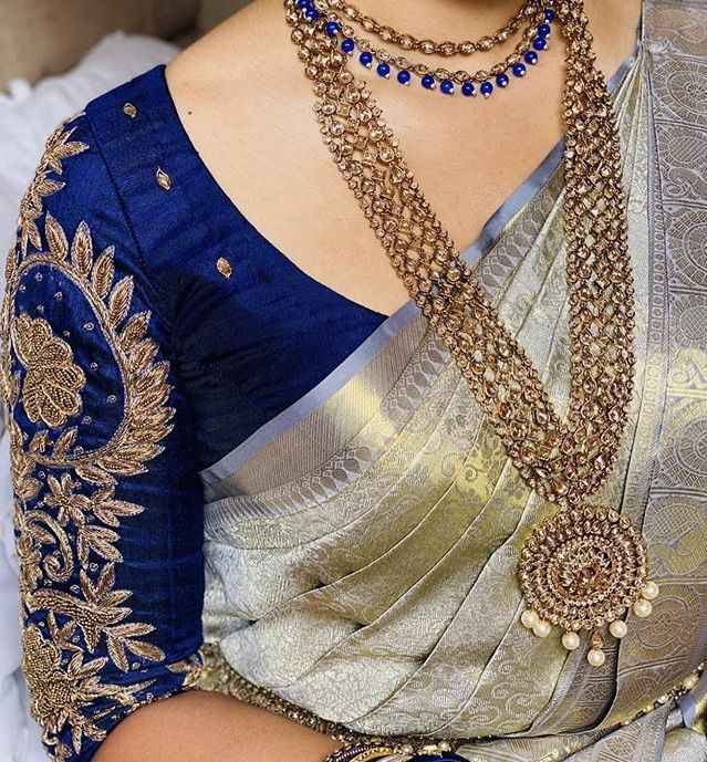 Dark Blue Saree Blouse Combination, Blue Bridal Saree, Kerala Shopping, Reception Saree For Bride, Brides Maid Dresses Blue, Jewelry Combo, Kerala Saree Blouse, Kerala Saree Blouse Designs, Onam Saree