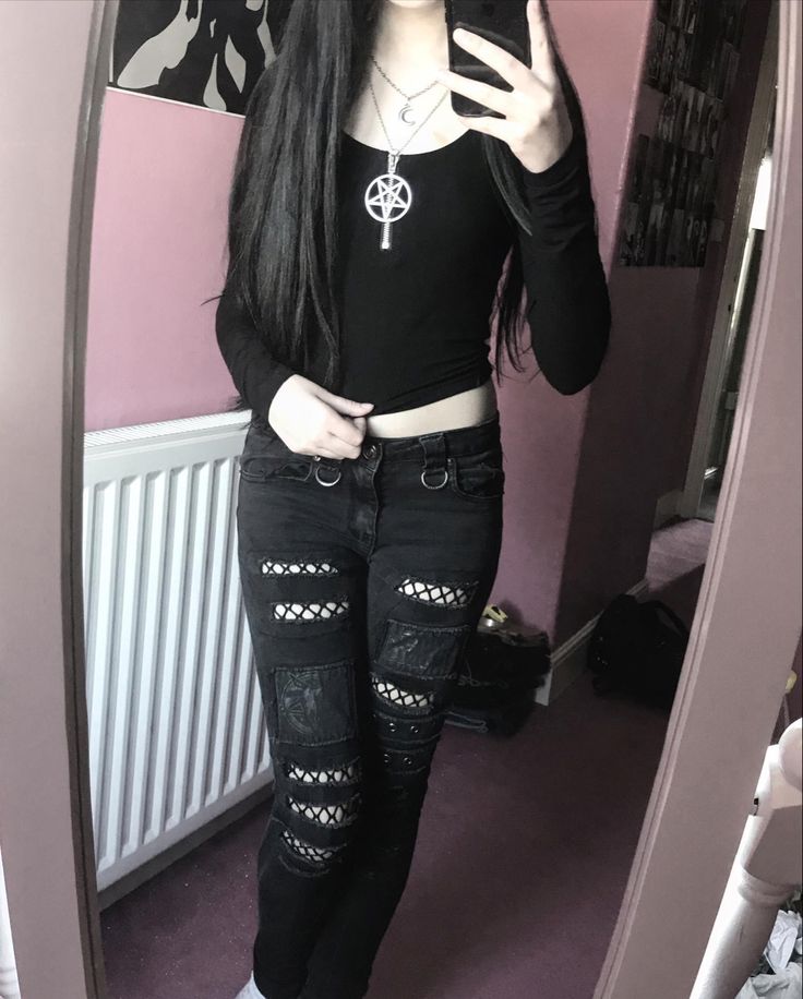 Emo Leggings Outfit, Gothic Fitted Pants For Alternative Fashion, Black Gothic Jeans For Alternative Fashion, Metalhead Girl Outfits, Metal Girl Outfit, Metal Head Outfits Girl, Gothic Fitted Leggings For Alternative Fashion, Gothic Leggings For Alternative Fashion, Emo Clothes For Girls