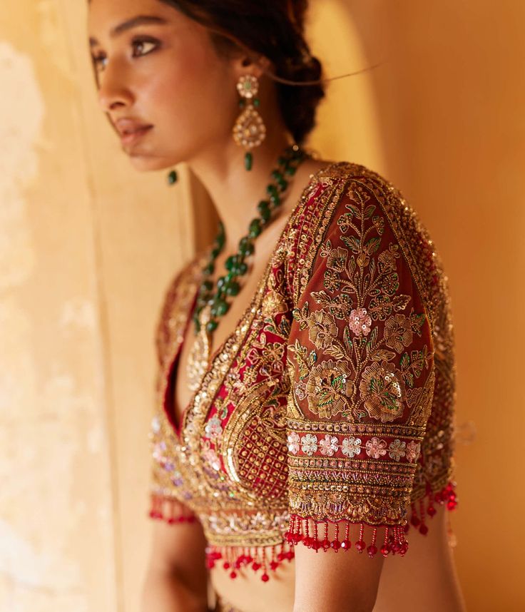 Roqa's 'The Odyssey' collection introduces a lehenga that exudes grace and tradition. Infused with a lively story delicately embroidered on the lehenga skirt, it's a tribute to the grandeur of Indian celebrations. Based on net, The handwoven marvel is elevated with antique gold sequins, and the timeless dabka embroidery, making it a treasure trove of heritage. Lehenga Pattern Design, Emb Technique, Brown Pics, Blouse Drawing, Wedding Dupatta, Cancan Lehenga, Blouse Lehenga, Net Embroidery, Cotton Kurtis