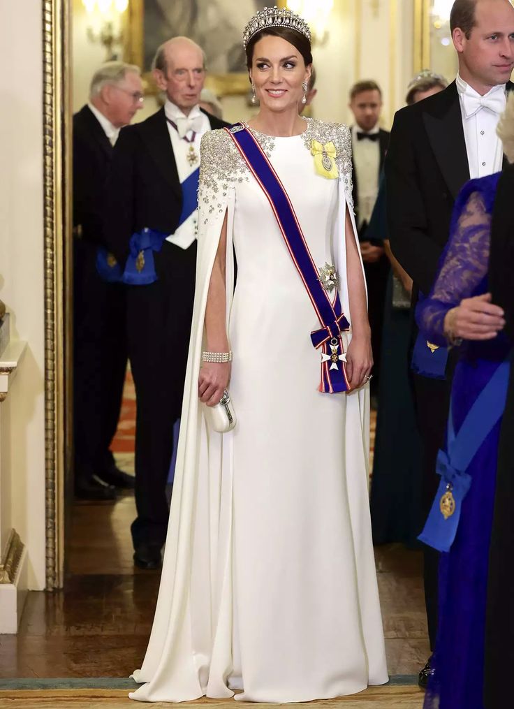 queen letizia of spain in her white gown and tiara at the state banquet