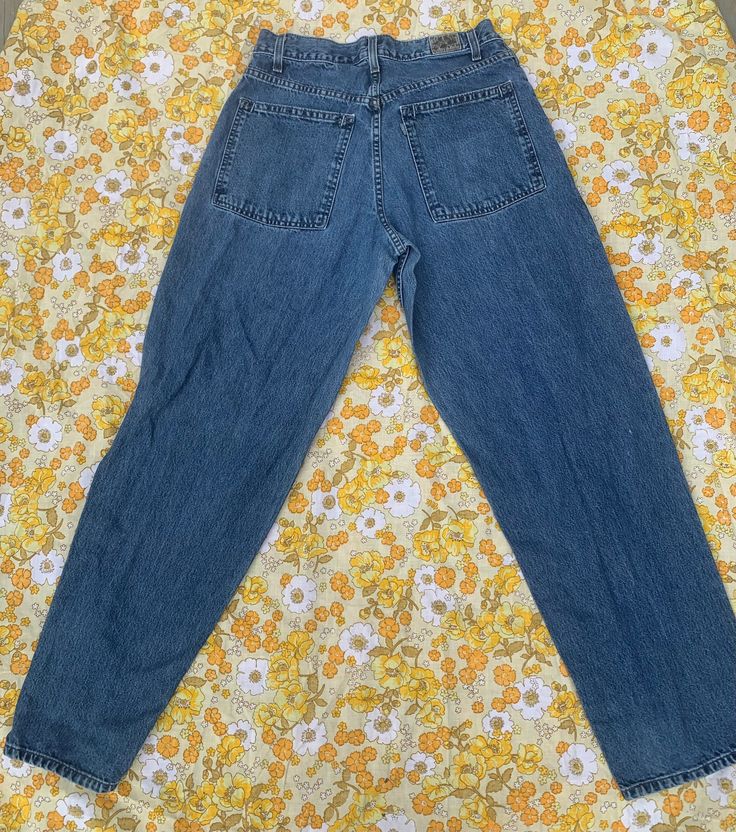 Levis Silver Tab Denim Jeans Size 32x34 Highwaisted blue jeans (B38) 90s Style Denim Blue Denim Pants, 90s Style Jeans With Pockets In Denim Blue, 90s Style Denim Blue Jeans With Pockets, Retro High-rise Denim Jeans, Retro High Rise Cropped Denim Jeans, Retro Medium Wash Denim Jeans, High Rise Blue Jeans With Belt Loops, 90s Style Mid-rise Blue Jeans, 90s Style Blue Mid-rise Jeans