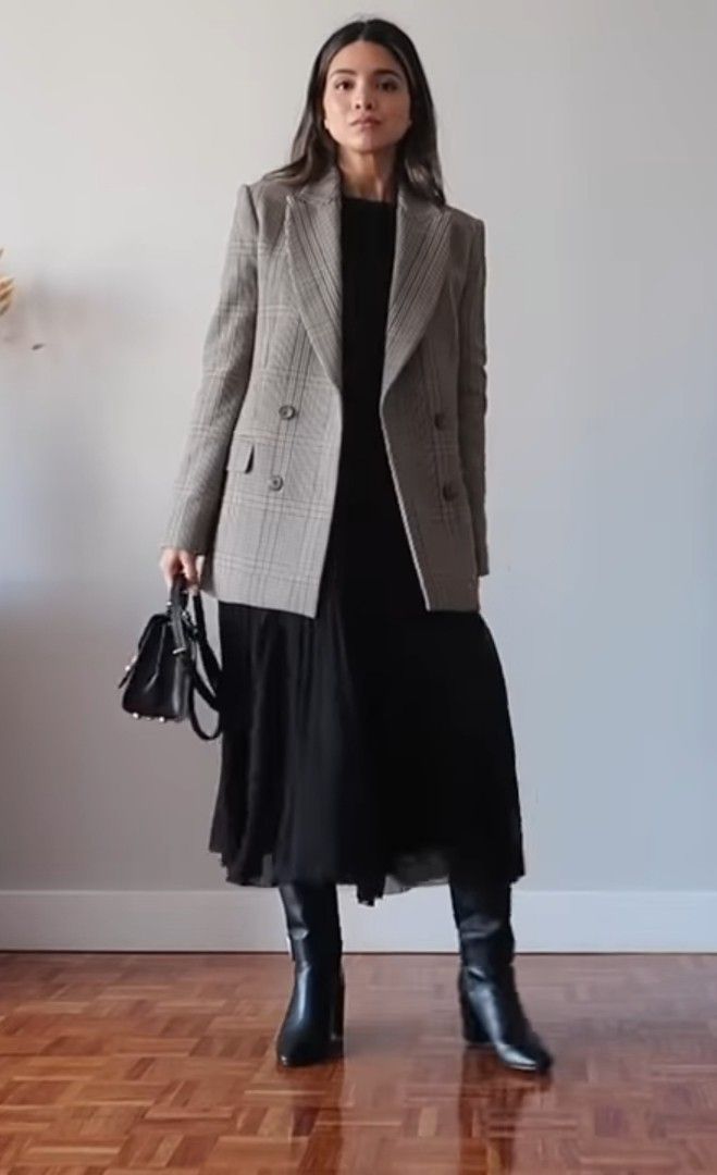 Long Dress Office Work Outfits, Long Dress Blazer Outfit, Long Black Blazer Outfits For Women, Long Skirt And Blazer Outfit, Stylish Winter Outfits For Women Classy, Cartier Illustration, Samantha Guerrero, Dress With Blazer Outfit, Long Blazer Outfit