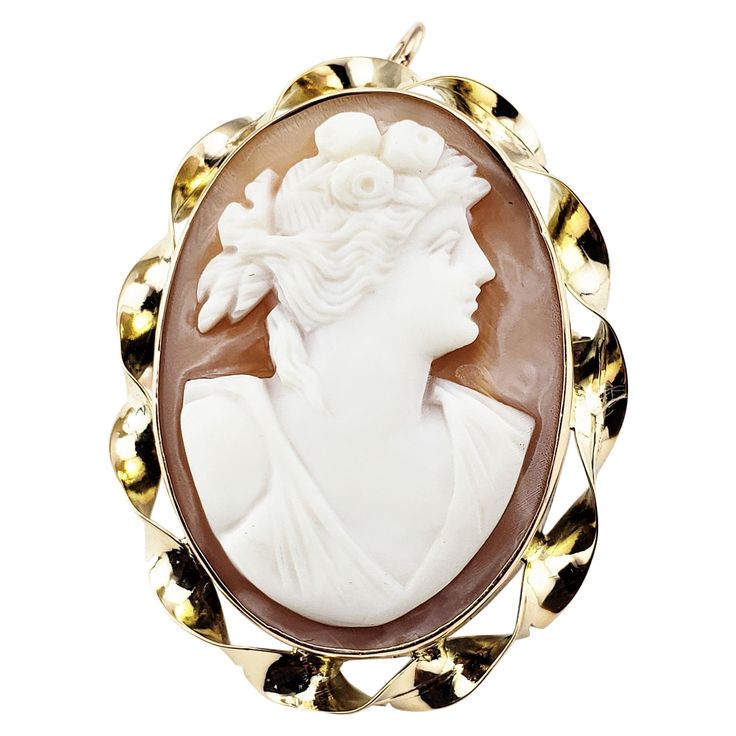 10 Karat Yellow Gold Cameo Brooch/Pendant- This classic cameo features a lovely lady in profile framed in beautifully detailed 10K yellow gold. Can be worn as a brooch or a pendant. *Chain not included Size: 36 mm x 29 mm Weight: 3.9 dwt. / 6.2 gr. Stamped: 10K Very good condition, professionally polished. Will come packaged in a gift box or pouch (when possible). Etruscan Jewelry, Art Deco Brooch, Cameo Jewelry, Cameo Ring, Carved Shell, Cameo Brooch, Cameo Pendant, Gold Brooches, Pretty Earrings