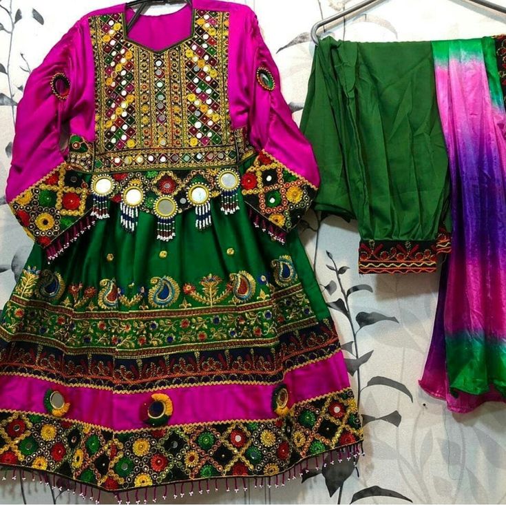 Hand made pathani frock #frock #handmade #dresses #design #designer Pathani Frock, Afghani Frock, Short Frock, Dresses Design, Handmade Dresses, Stylish Dresses, Hand Made, Dress Es, Dresses