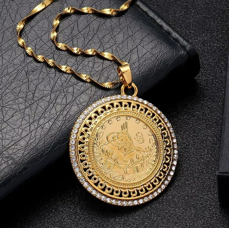 Gold And Crystal Coin Pendant Necklaces Coin Size 42 X42 Mm Chain Length 50_60 Cm Allah Necklace, Middle East Jewelry, Allah Pendant, Necklaces Style, Ayatul Kursi, Filigree Necklaces, Coin Pendant Necklace, Jewelry Simple, Gold Jewelry Simple