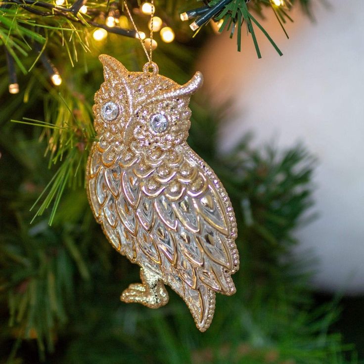 Gold Owl Tree Decoration Owl Christmas Tree, Christmas Place Settings, Gold Owl, Owl Christmas, Halloween Tablescape, Christmas Place, Candle Wreaths, Christmas Stencils, Owl Ornament