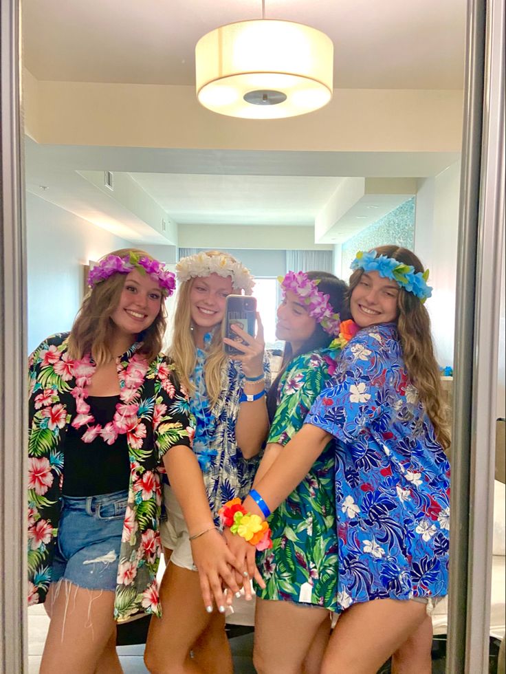 Brazilian Theme Party Outfit, Hawaiin Halloween Costumes, Hawaiian Party Costume, Beach Theme Dress Up Day, Tropical Hoco Theme Outfit, Hawian Day Spirit Week, Aloha Theme Outfit, Carribean Nights Theme Outfit, Hawaiian Party Outfit Ideas