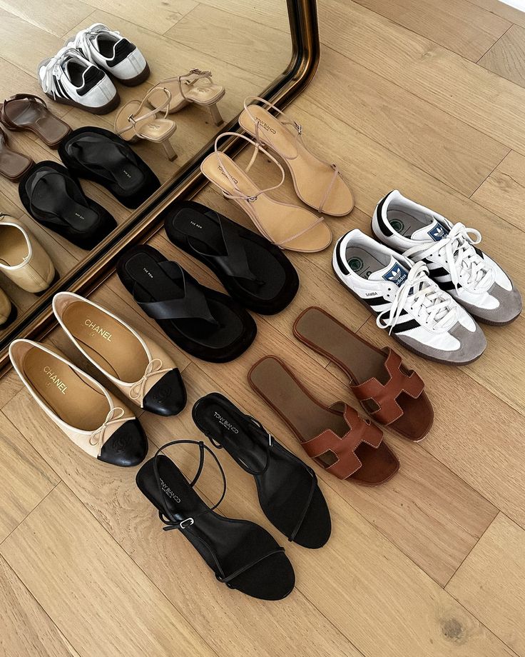 Comfortable Stylish Shoes, Shoes Heels Classy, Girls Flats, Fashion Jackson, Sandals Outfit, Shopping Chanel, Shoe Inspo, Fashion Capsule, Summer Sandals