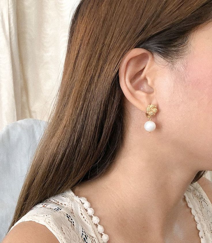 14kt Gold 'pinoy' /filipino Sunkiss Earrings, Ilocos Sur, Filipiniana Wedding, Modern Filipiniana, Gold Filigree Earrings, Filigree Earrings, Gold Filigree, Lovely Jewellery, Silver Drop Earrings