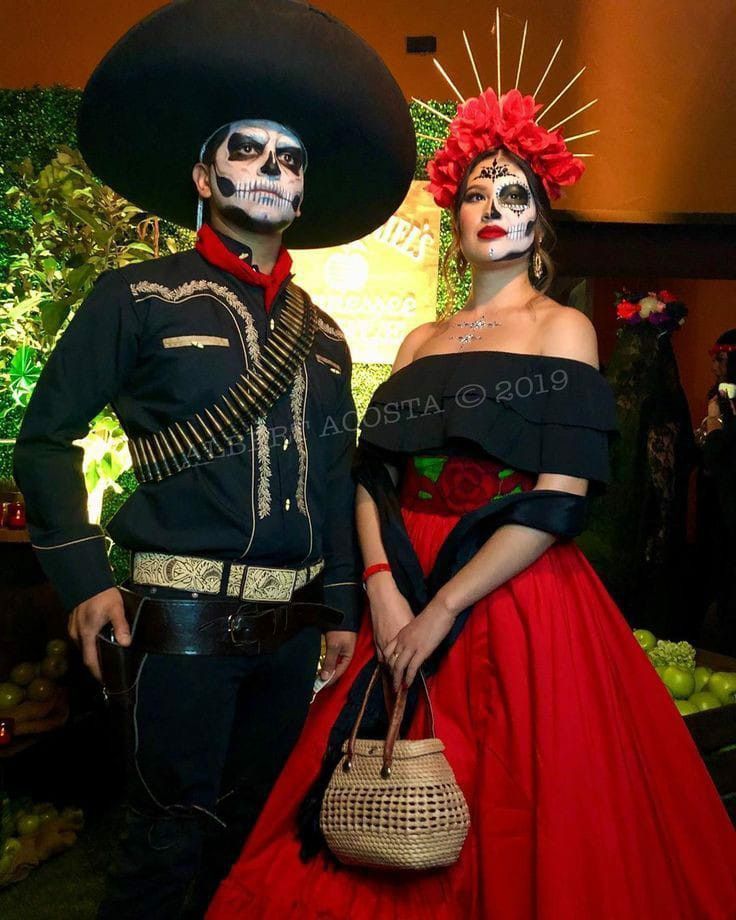 Mexico Halloween Costumes, Catrina Couple Costume, Coco Inspired Outfits, Dia De Muertos Costume Ideas, Outfits Catrina, Catrina Costume Dresses, Day Of The Dead Couple Costume, Catrina Outfit Costume Ideas, Catrina Outfit