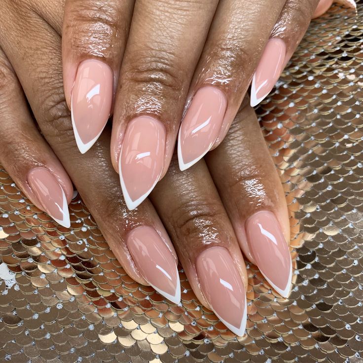 Short Stilleto Nails French Tip Designs, Nursing Nails, Almond Nails Black Women, Short Coffin Nails Designs, Pretty Nail Colors, Sassy Nails, Gold Glitter Nails, Simple Acrylic Nails, Short Square Acrylic Nails