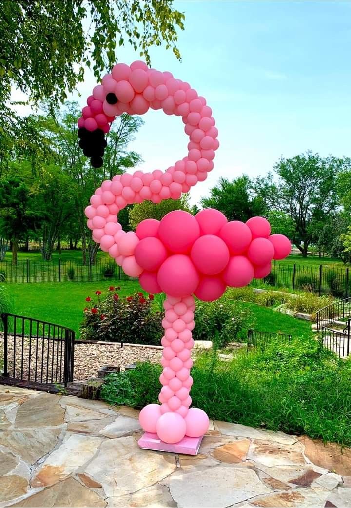 a pink flamingo balloon sculpture in the shape of a heart