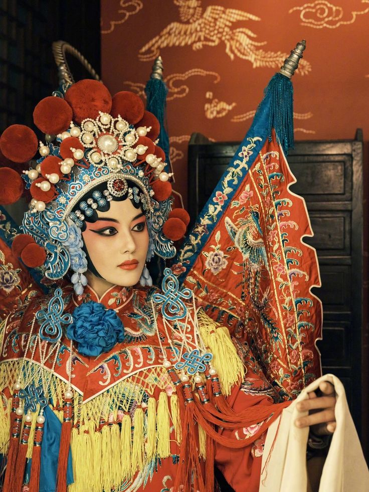 Taiwanese Fashion, Chinese Peking Opera, Beijing Opera, Peking Opera, Chinese Opera, Asian Inspiration, Theatre Costumes, Writing Art, Digital Painting Tutorials