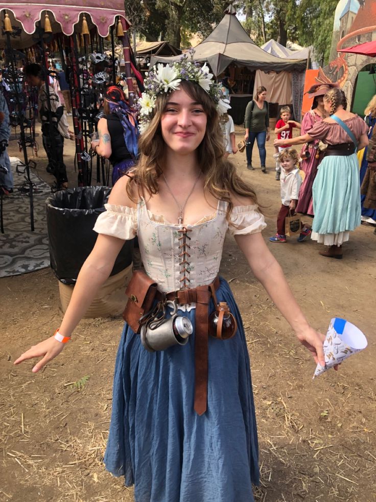 Bar Wench Costume, Midevil Times Outfits, Bar Maid Outfit Ren Faire, Renessance Fair Outfit, Blue Ren Faire Outfit, Rennaisance Festival Outfit, Medival Outfits Woman Aesthetic, Medieval Party Outfit, Tavern Wench Costume