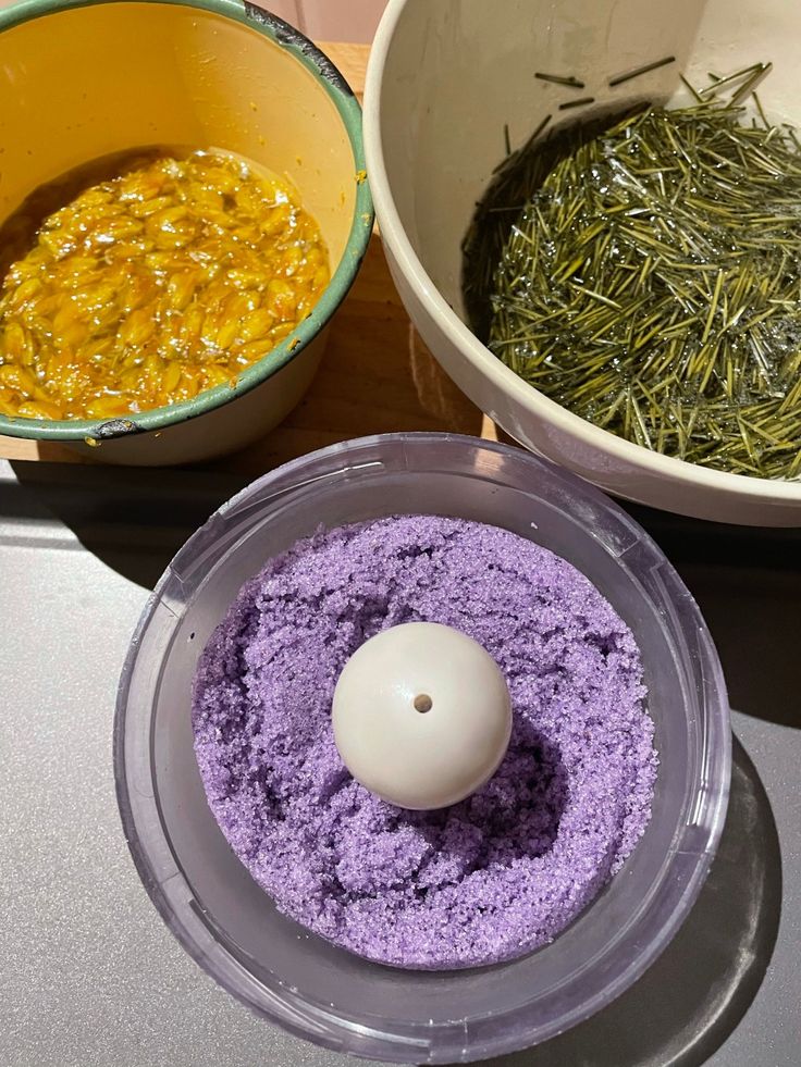 two bowls filled with different types of food next to each other on top of a table