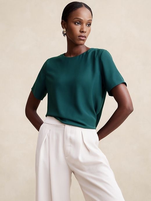 Classic Crew-Neck T-Shirt | Banana Republic Factory Sleek Crew Neck Summer Tops, Sleek Crew Neck Tops For Summer, Sleek Crew Neck Tops For Work, Sleek Crew Neck Tops For Workwear, Green Viscose Short Sleeve Tops, Modern Green Tops For Workwear, Sleek Relaxed Fit Tops For Work, Sleek Relaxed Fit Tops For Workwear, Green Crew Neck T-shirt For Work