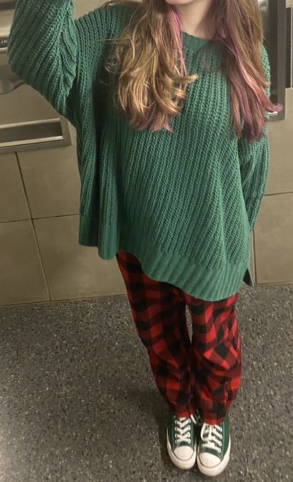 outfit inspo sweater- green oversized, american eagle pants- plaid pajama, target shoes- green converse purple blowout hair, planty gruge style Red Flannel Pants, Plaid Pajama, Target Shoes, Plaid Pajama Pants, Red Converse, Shoes Green, Green Converse, Flannel Pants, Blowout Hair