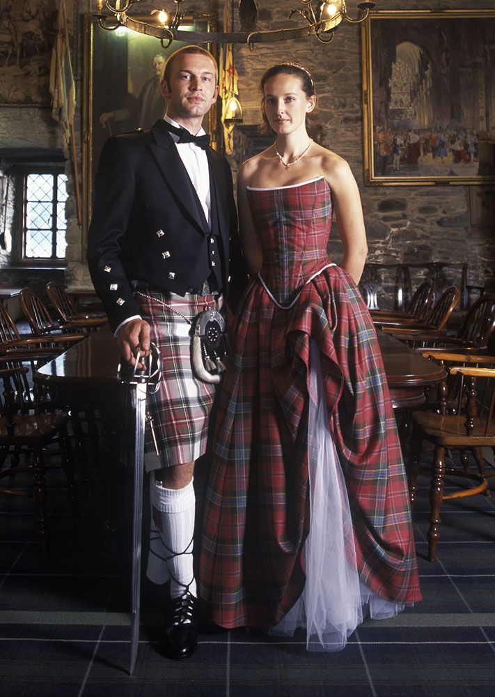 Tartan Wedding Dress, Scottish Wedding Dresses, Scottish Wedding Traditions, Tartan Wedding, Scottish Dress, Scottish Clothing, Tartan Fashion, Scottish Kilts, Scottish Plaid